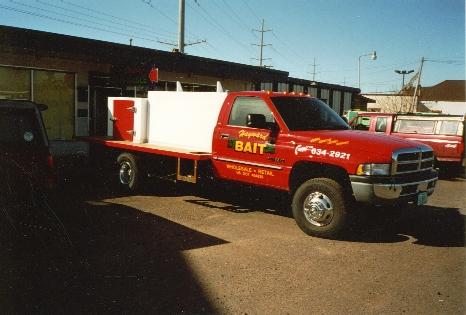 wholesale live bait delivery service for minnows night crawlers, worms, and leeches in northern wisconsin